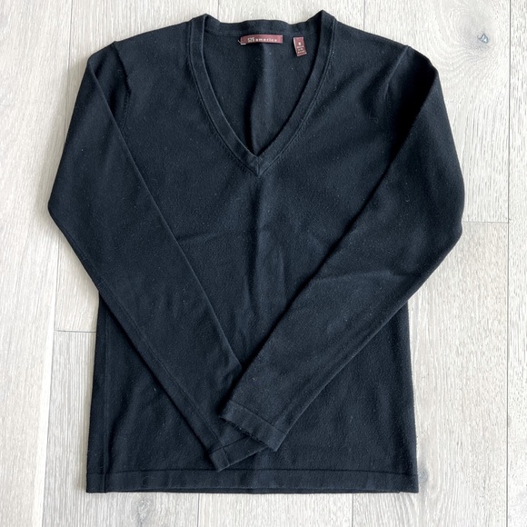 525 America Black V-neck Sweater - Picture 1 of 7